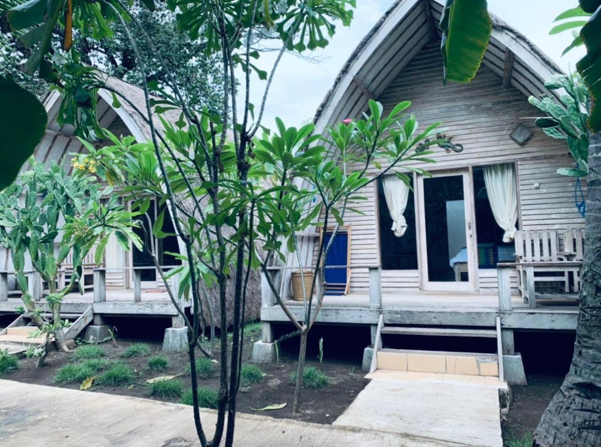 Star Bar And Bungalows Gili Air Exterior foto