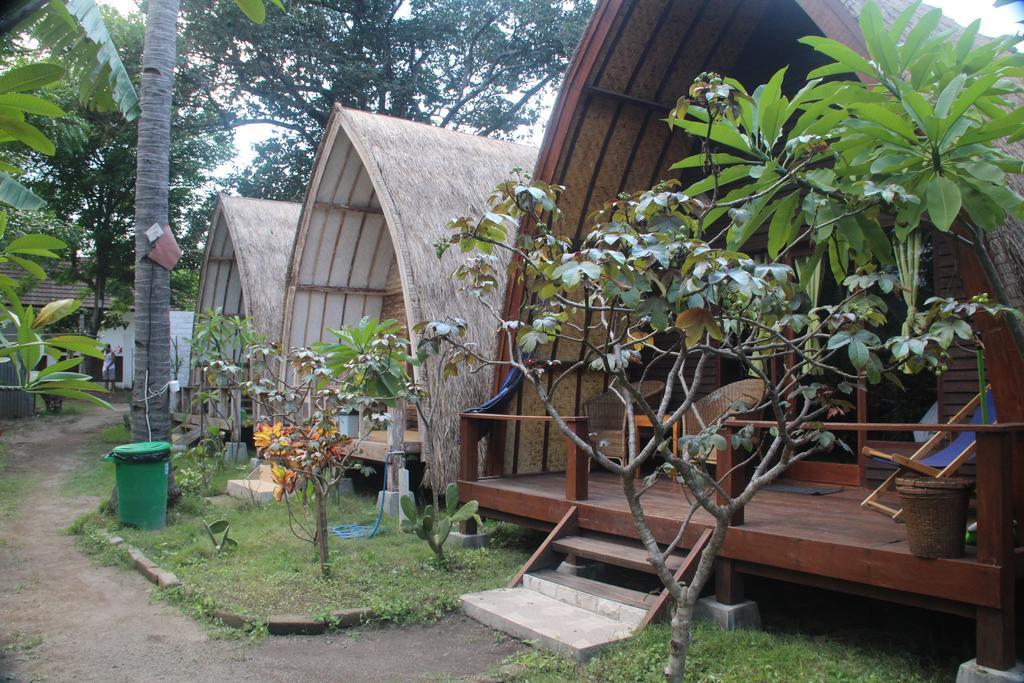 Star Bar And Bungalows Gili Air Exterior foto